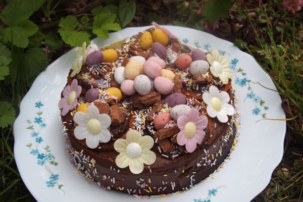 A Clandestine Cake Club meeting in SW France  CAKE for an Easter Weekend!  Lavender and Lovage