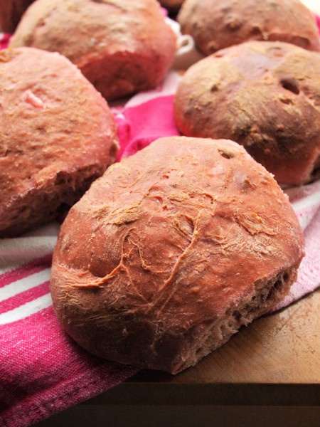 think-pink-real-bread-beetroot-and-walnut-bread-rolls-recipe