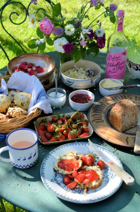 Get Summer Started with a Picnic in your Garden with Lots of Picnic Recipes
