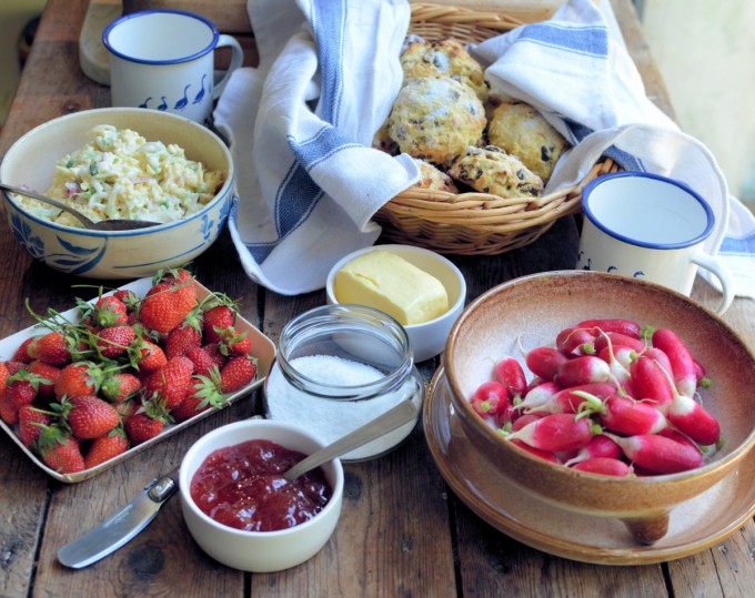 Get Summer Started with a Picnic in your Garden with Lots of Picnic Recipes
