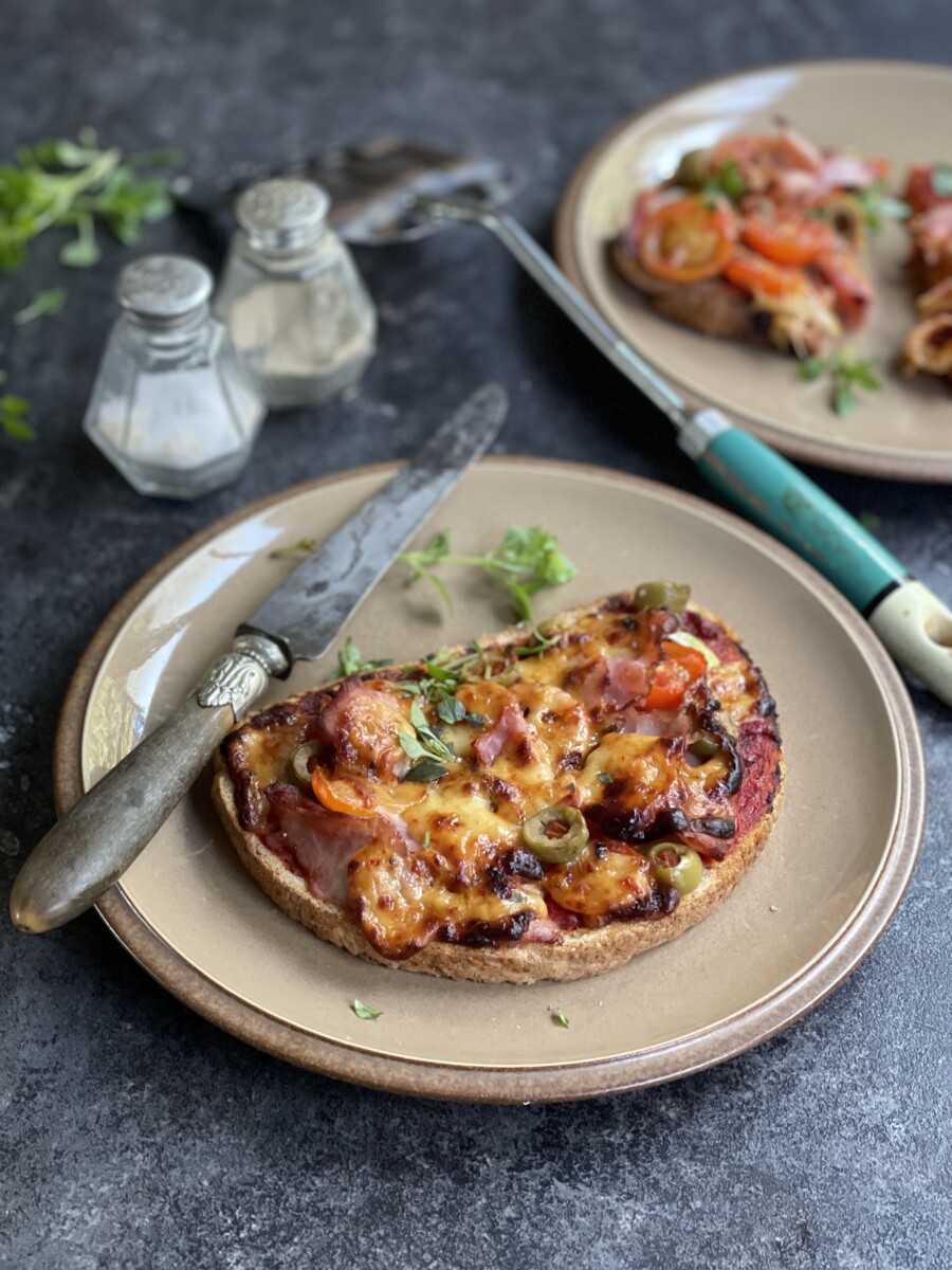 Air-fryer pitta pizzas