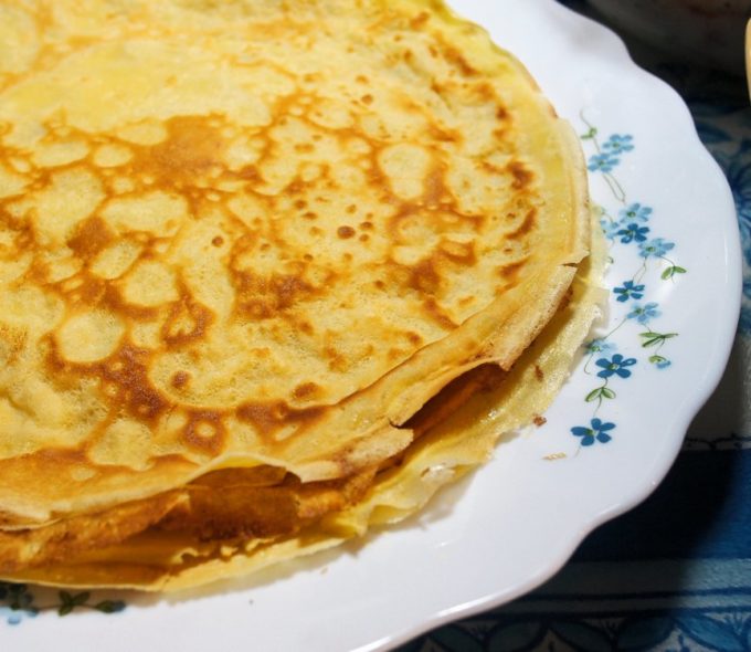 Marmalade pancakes with syrup