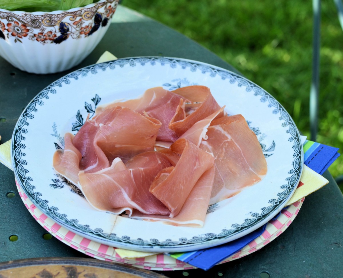 Get Summer Started with a Picnic in your Garden with Lots of Picnic Recipes